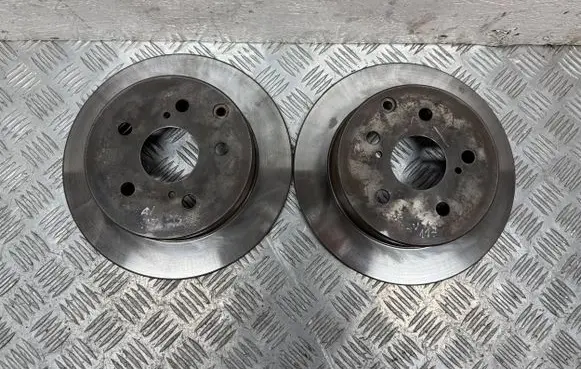 Toyota Avensis T250 Rear brake disc 4243105050