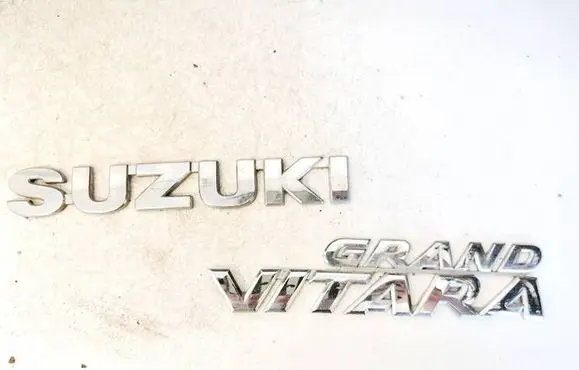 Suzuki Grand Vitara II Manufacturer badge logo/emblem 