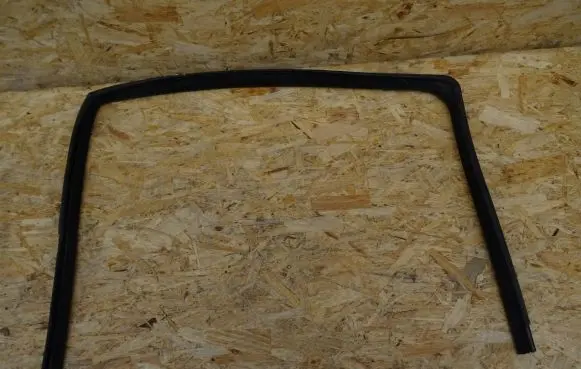 Mercedes-Benz Vito Viano W447 Rubber seal front door window/glass A4477200017
