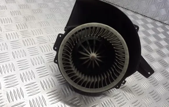 Volkswagen Fox Front door blower motor 6Q1819015G
