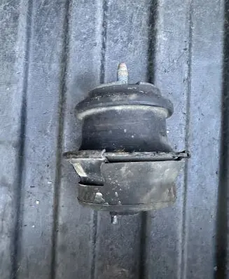 Engine mount bracket