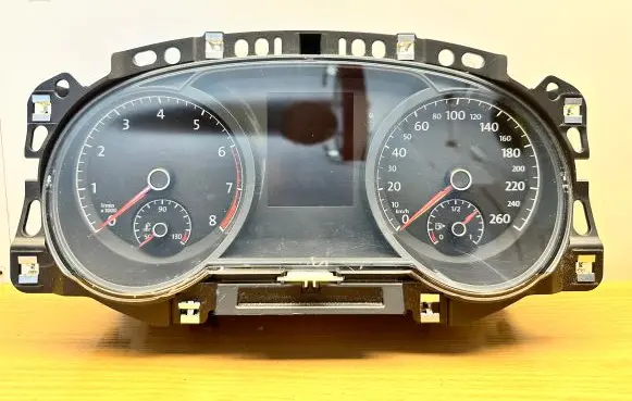 Volkswagen Golf VII Speedometer (instrument cluster) 5G1920750B