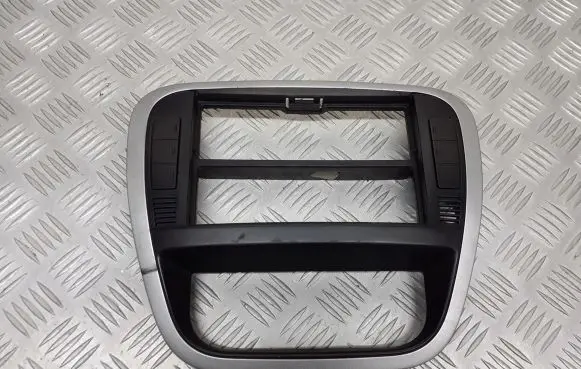 Citroen C3 Radio/GPS head unit trim 9653074277