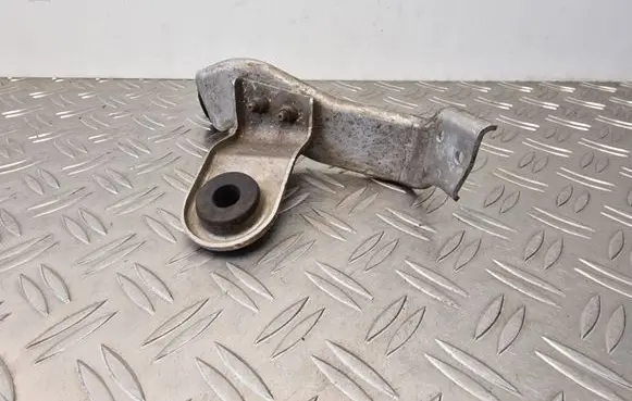 Audi A8 S8 D3 4E Intercooler pipe mounting bracket 4E0145813C