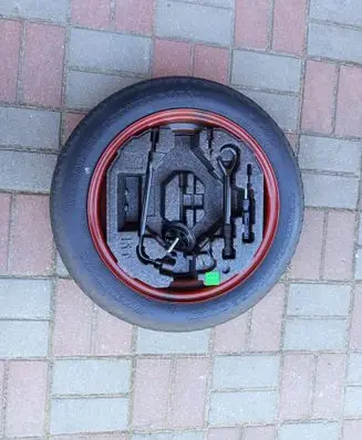 Hyundai Ioniq R15 spare wheel 