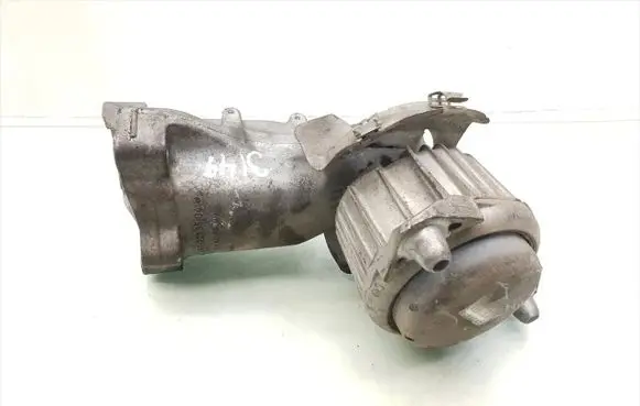 Mercedes-Benz E W212 Engine mount bracket A2122406417 A6512233504