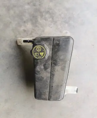 Chevrolet Corvette C7 Coolant expansion tank/reservoir 22786835