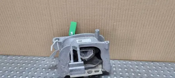 Engine mount vacuum valve