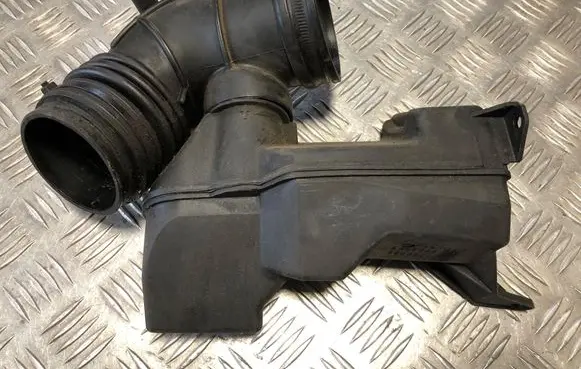 Intake resonator