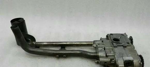 Mercedes-Benz CLS C219 Oil pump A1561802101