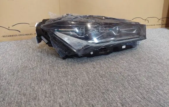 Skoda Superb B8 (3V) Headlight/headlamp 3P1941016A