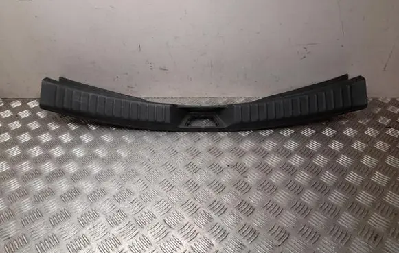 Trunk/boot sill cover protection