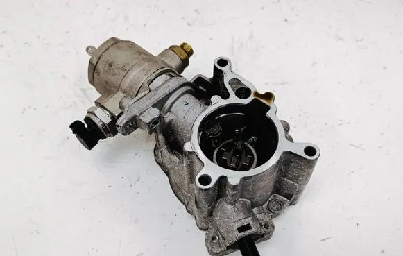 Audi A4 S4 B8 8K Fuel injection high pressure pump 06J145100G 06J127025G