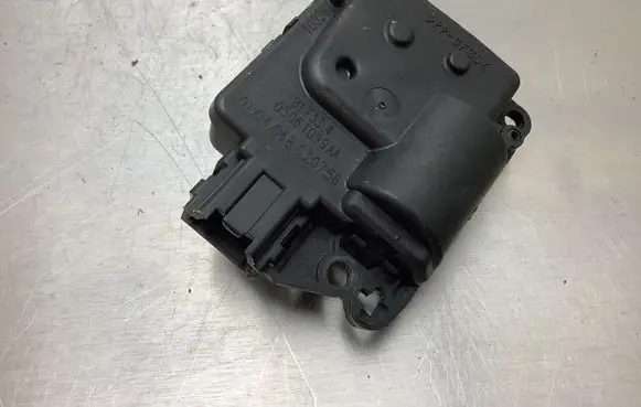 Chrysler 300 - 300C Air flap motor/actuator B17334 05061099AA 0310756