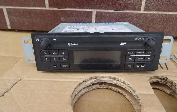Renault Trafic III (X82) Radio/CD/DVD/GPS head unit 281154118R 93458575