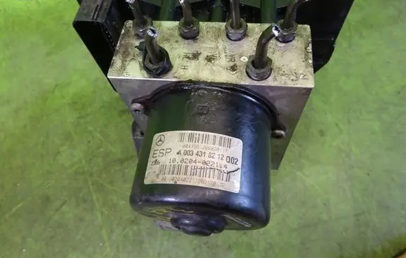 Mercedes-Benz C W202 ABS Pump A0034318212