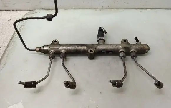 Chrysler Voyager Fuel main line pipe 0445214041