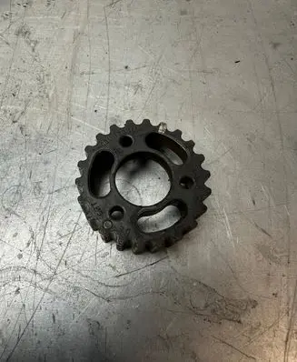 Volkswagen PASSAT B6 Fuel pump gear (pulley) 03l130111e