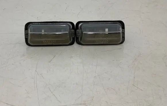 Toyota Avensis T270 Number plate light