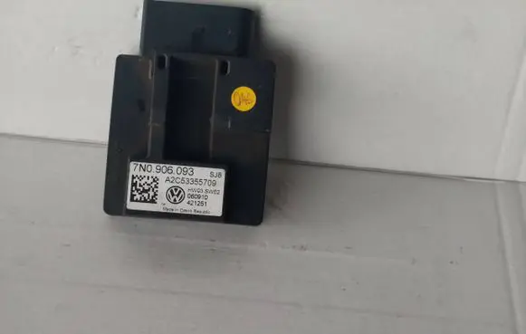 Seat Alhambra (Mk2) Fuel injection pump control unit/module 7N0906093 060910 421251