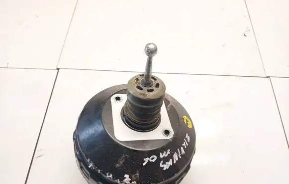 Volkswagen PASSAT B6 Brake booster 3C2614105E