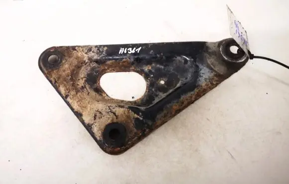 Opel Zafira A Engine mounting bracket