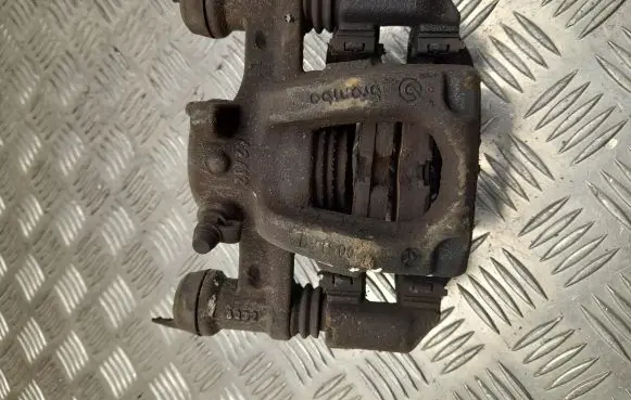 Mercedes-Benz V Class W447 Rear brake caliper B91600