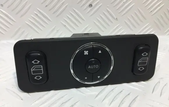 Mercedes-Benz ML W163 Electric window control switch A1638200326