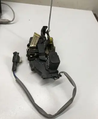 KIA Carens I Rear door lock