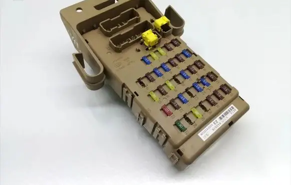 Subaru Outback Fuse module 82201AJ000 909559