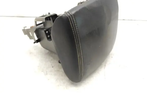 Nissan Navara D23 Armrest D113334KJ4A 969104KJ0A 969RA4KJ0A