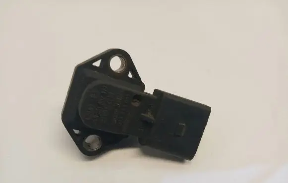 Volkswagen Golf V Air pressure sensor 038906051 0281002177