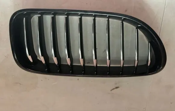 BMW 6 F06 Gran coupe Front bumper upper radiator grill 51137212850