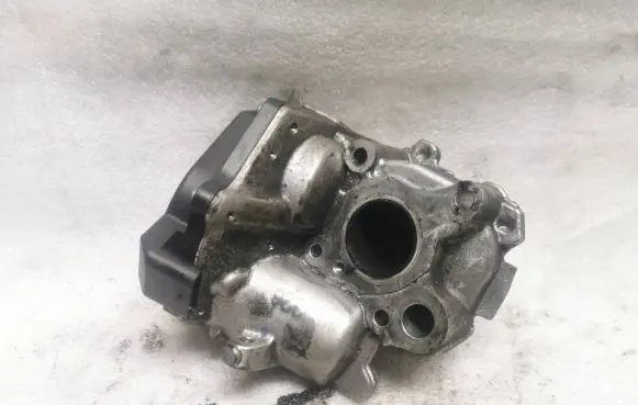 Mercedes-Benz B W246 W242 EGR valve A6511400360 00063 A2C53418576