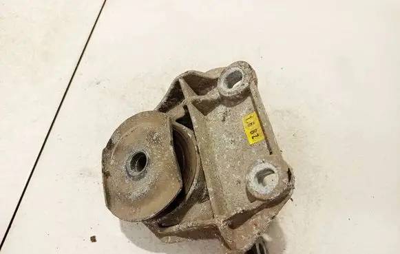 Engine mount bracket
