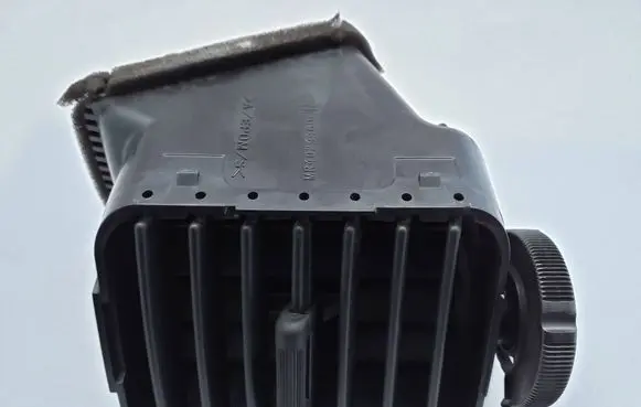 Mitsubishi Montero Dash center air vent grill MR40244601R