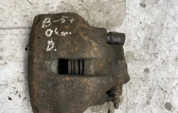 Volkswagen PASSAT B5 Front brake caliper