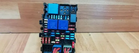 Renault Espace V (RFC) Fuse module 243800453R