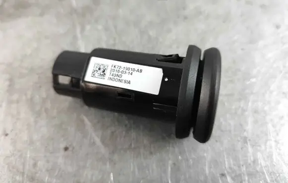 Jaguar F-Pace USB socket connector T4A5473