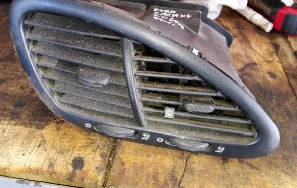 Ford Galaxy Dashboard side air vent grill/cover trim 7M1819728E