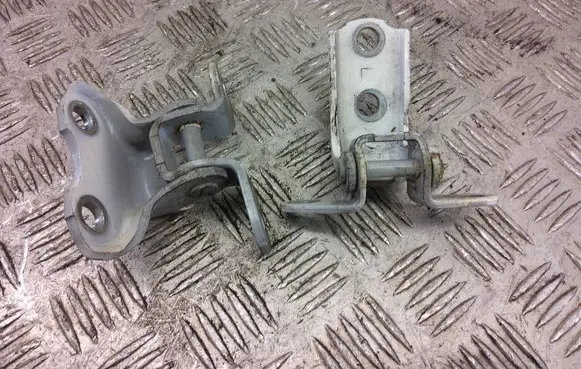 Toyota Prius (XW30) Rear door hinge set 