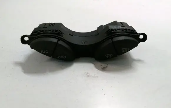Ford Focus Windscreen/window heater switch 98AG19A945CG