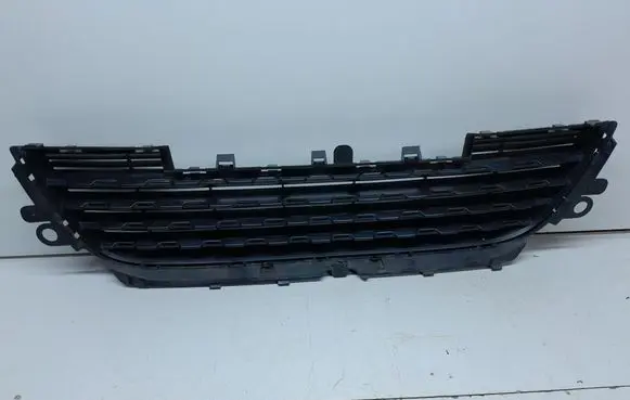 Peugeot 2008 I Front bumper lower grill 9678059477