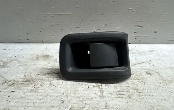 Volvo XC60 Engine bonnet (hood) release handle 30779851