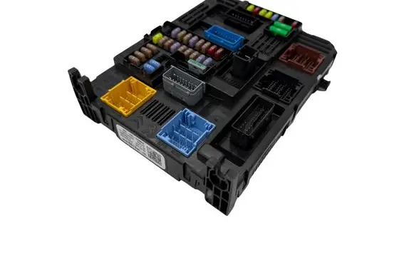 Peugeot 3008 I Fuse module 9832881380 1682240103 28719742