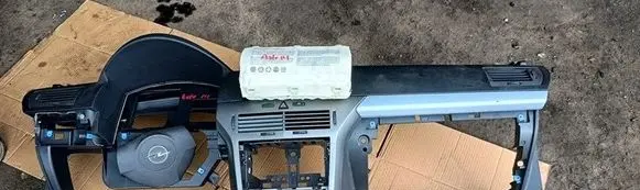 Opel Astra H Dashboard glove box trim 