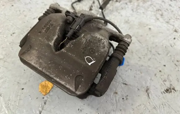 Mercedes-Benz C W205 Front brake caliper