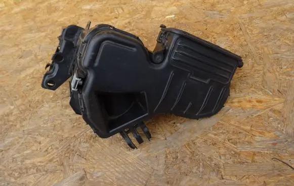 Opel Grandland X Intake resonator 9689014180 9814006180