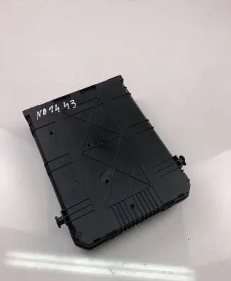 Peugeot 308 Fuse module 9807054180