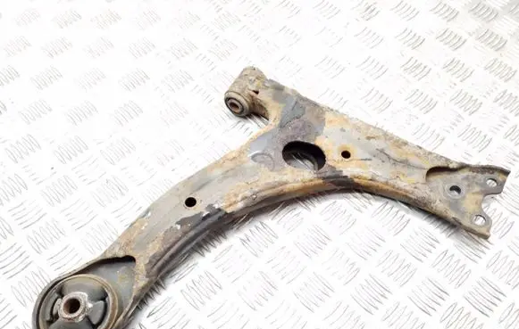 Toyota Avensis T250 Front lower control arm/wishbone